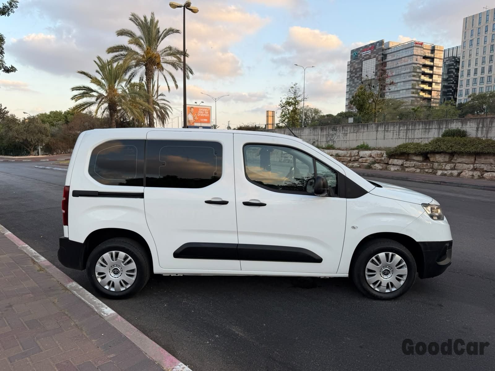טויוטה פרואייס סיטי — תמונה 4 מתוך 10